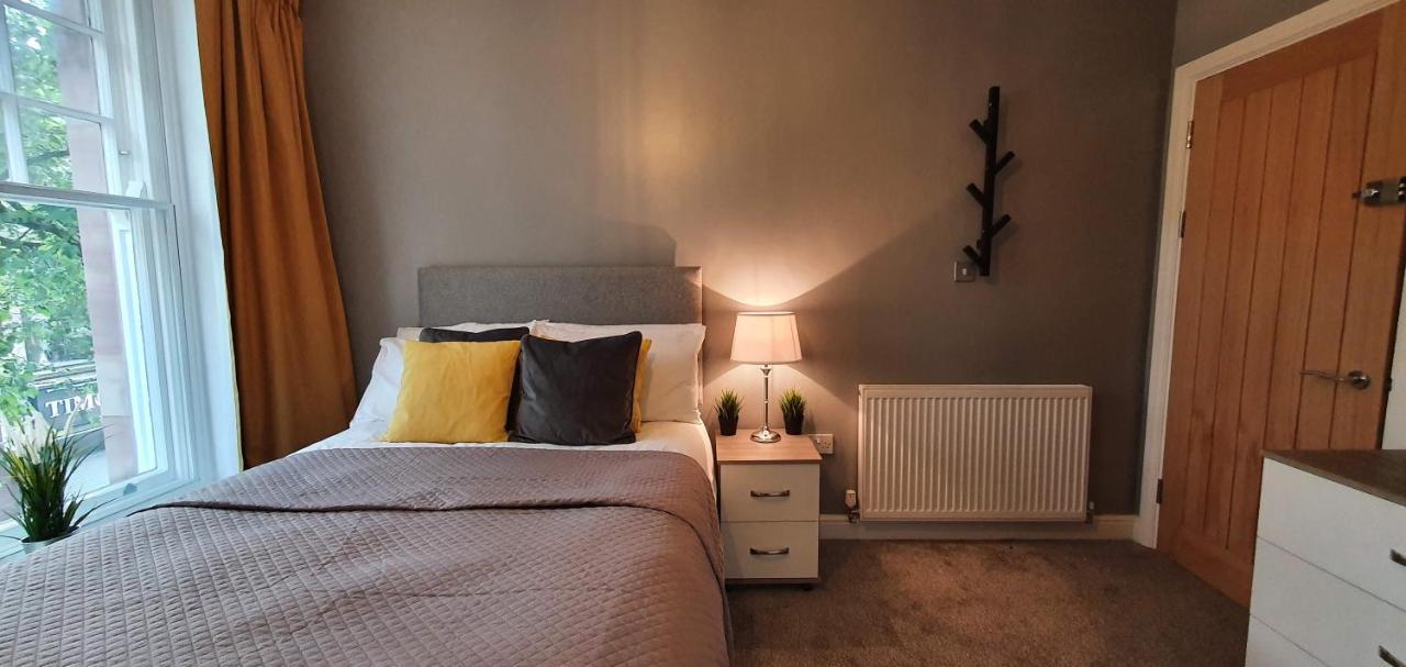 Darwin Stays - Service Accommodation In Newcastle Under Lyme City Centre Extérieur photo