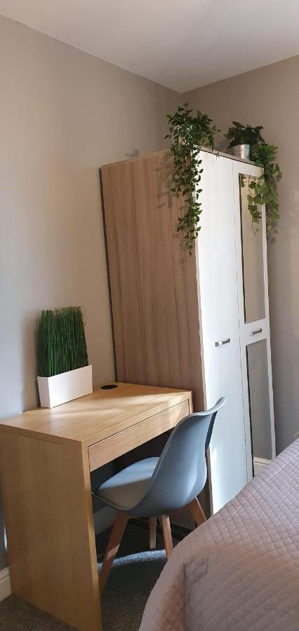 Darwin Stays - Service Accommodation In Newcastle Under Lyme City Centre Extérieur photo