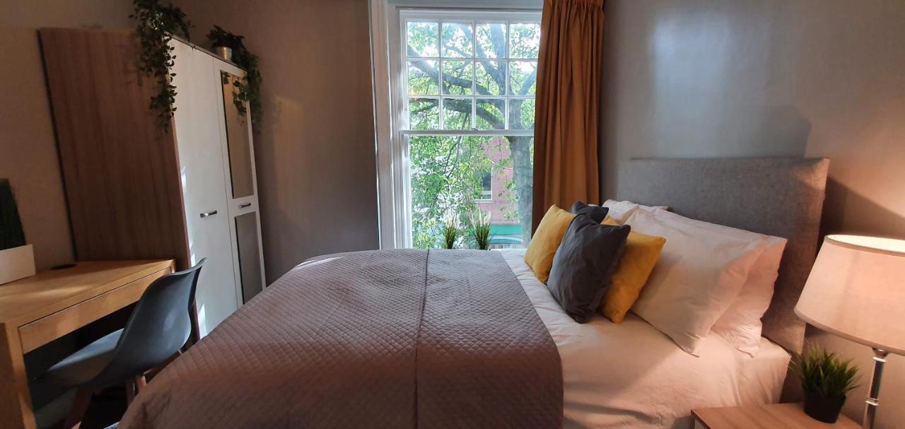 Darwin Stays - Service Accommodation In Newcastle Under Lyme City Centre Extérieur photo