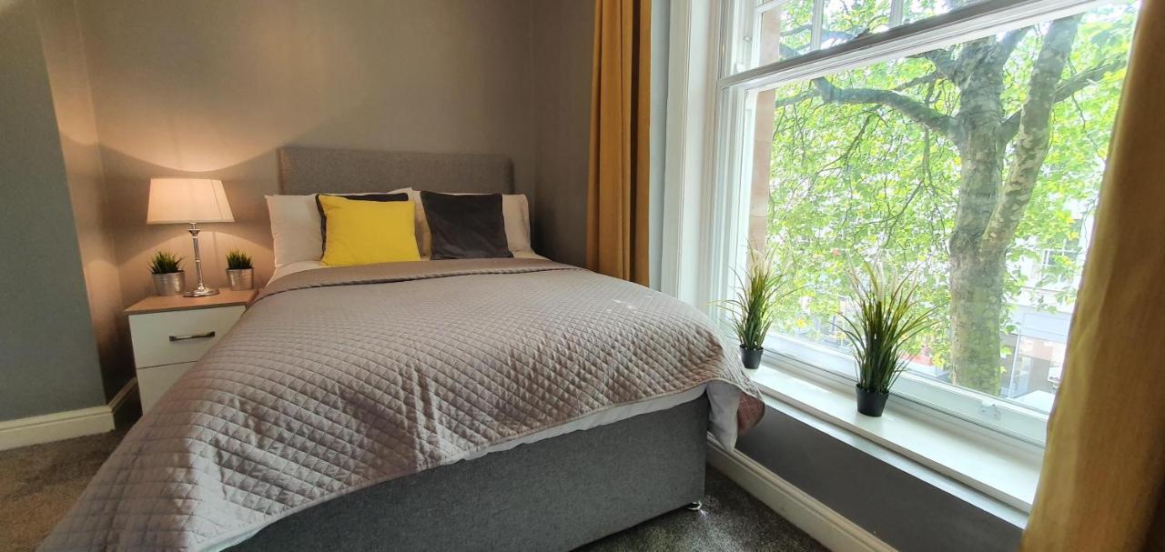 Darwin Stays - Service Accommodation In Newcastle Under Lyme City Centre Extérieur photo