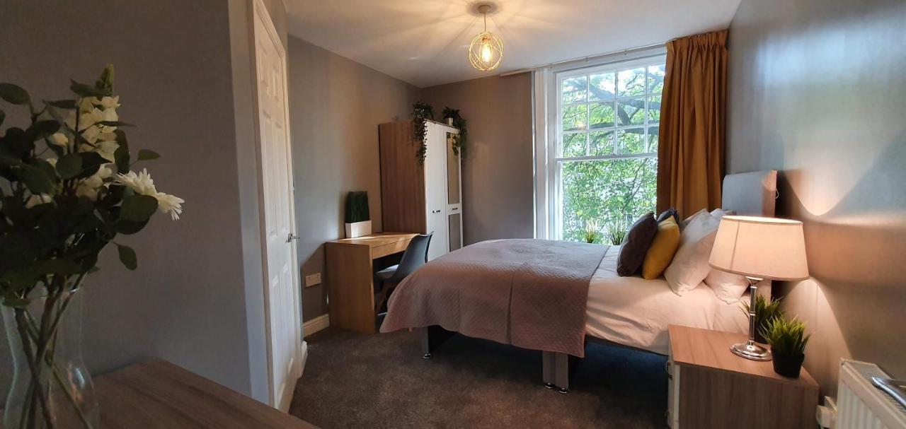 Darwin Stays - Service Accommodation In Newcastle Under Lyme City Centre Extérieur photo