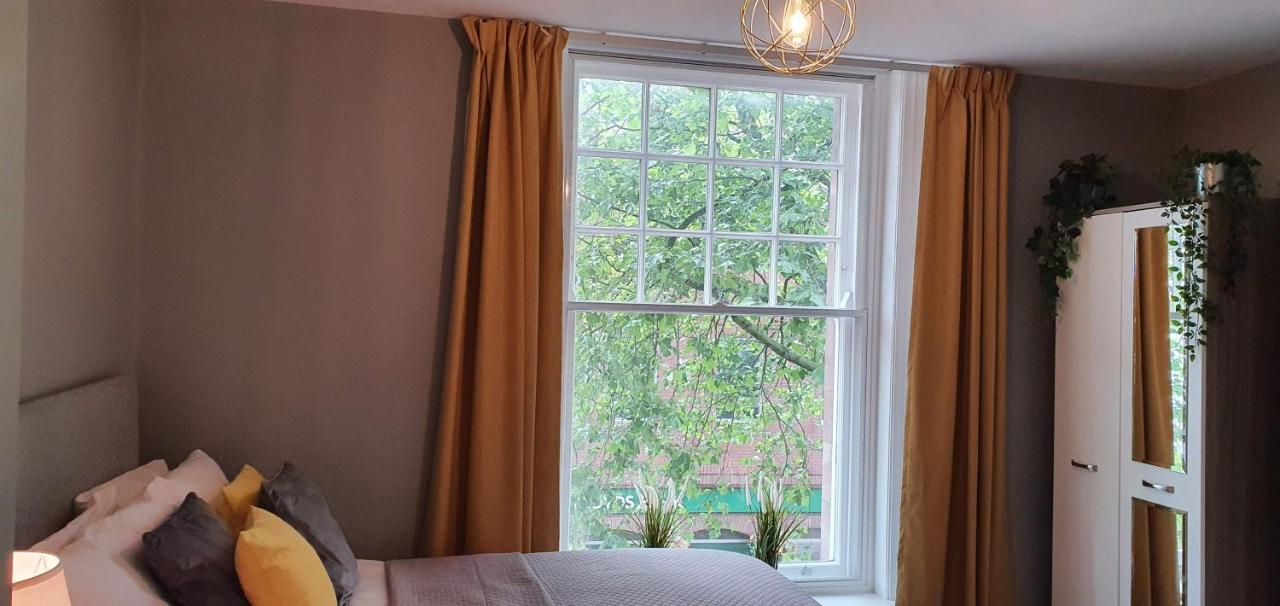 Darwin Stays - Service Accommodation In Newcastle Under Lyme City Centre Extérieur photo