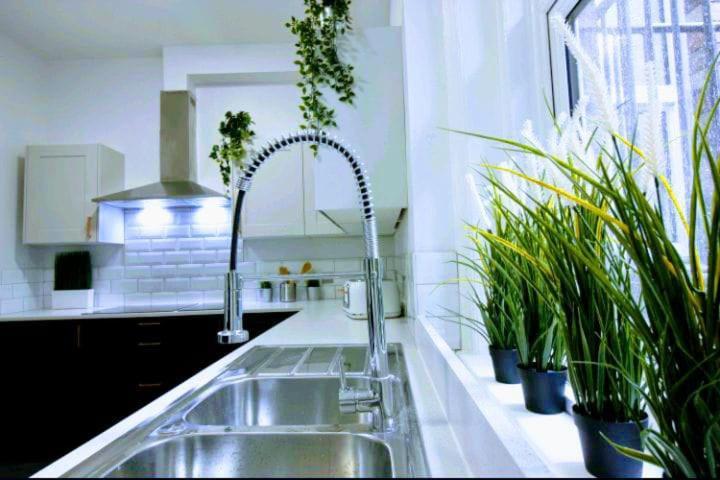 Darwin Stays - Service Accommodation In Newcastle Under Lyme City Centre Extérieur photo
