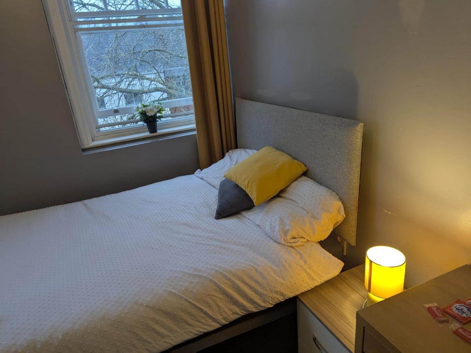 Darwin Stays - Service Accommodation In Newcastle Under Lyme City Centre Extérieur photo