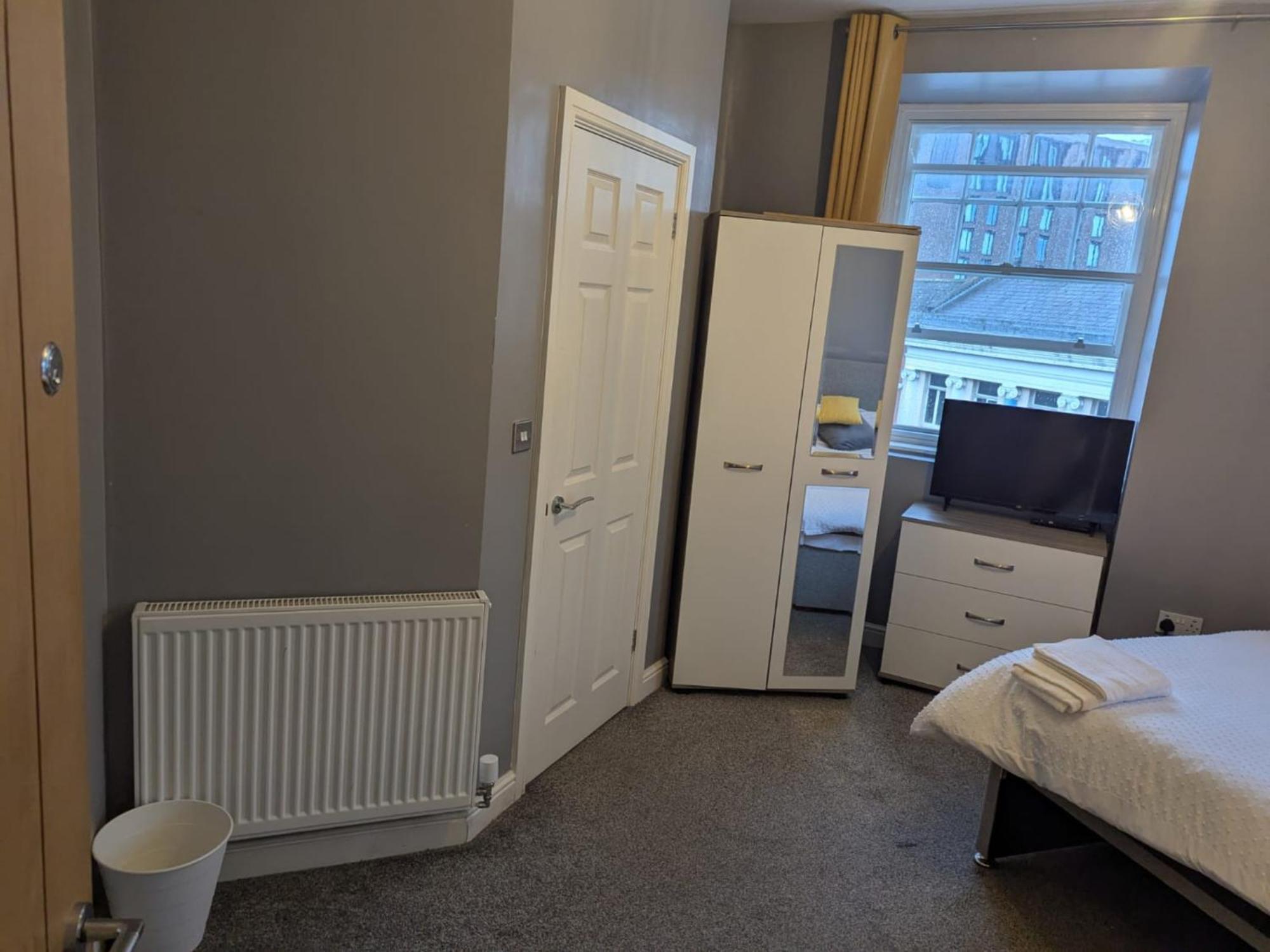 Darwin Stays - Service Accommodation In Newcastle Under Lyme City Centre Extérieur photo