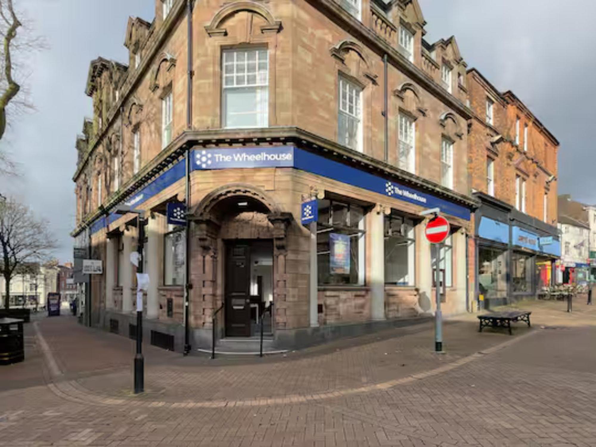Darwin Stays - Service Accommodation In Newcastle Under Lyme City Centre Extérieur photo