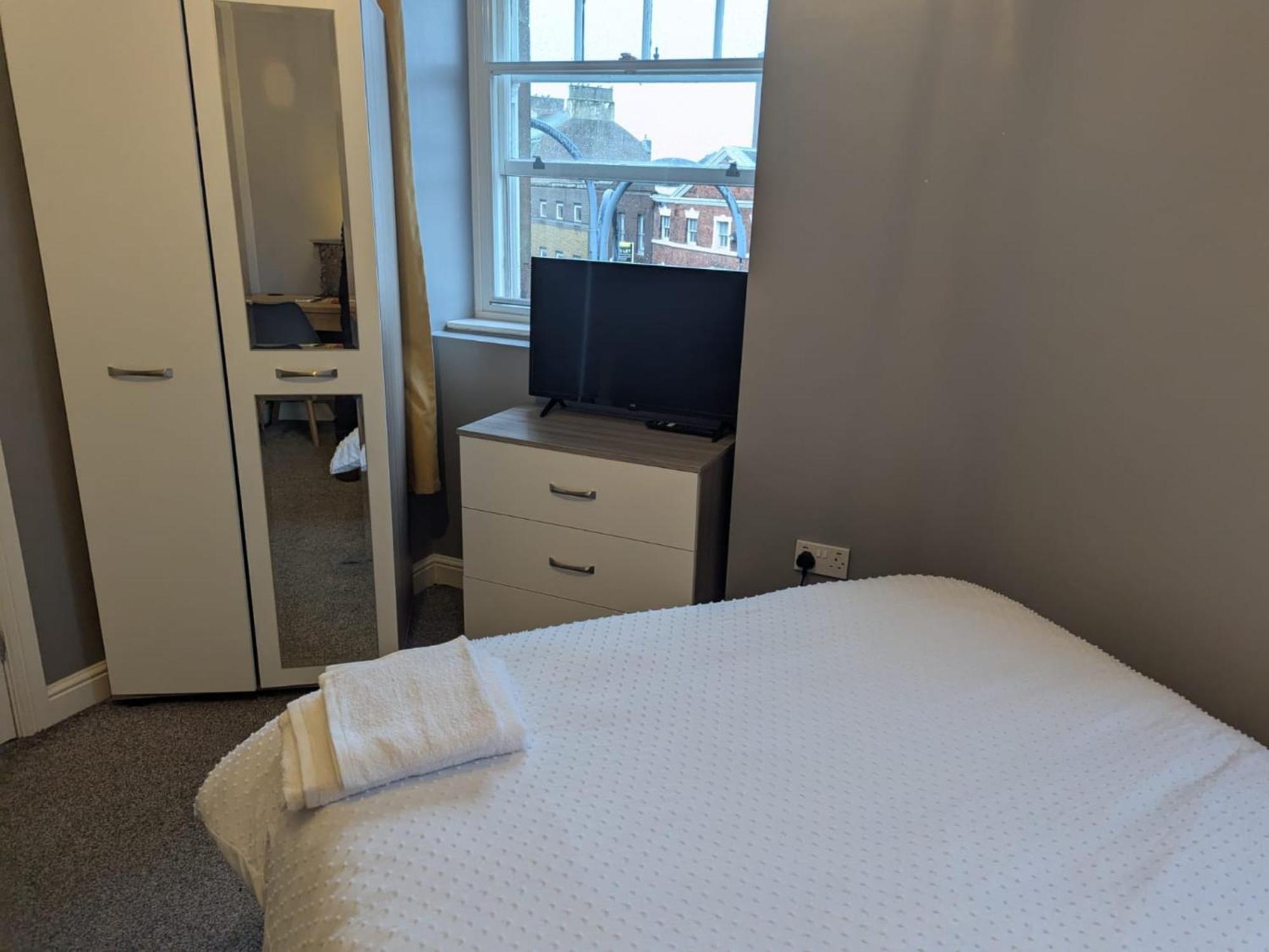 Darwin Stays - Service Accommodation In Newcastle Under Lyme City Centre Extérieur photo