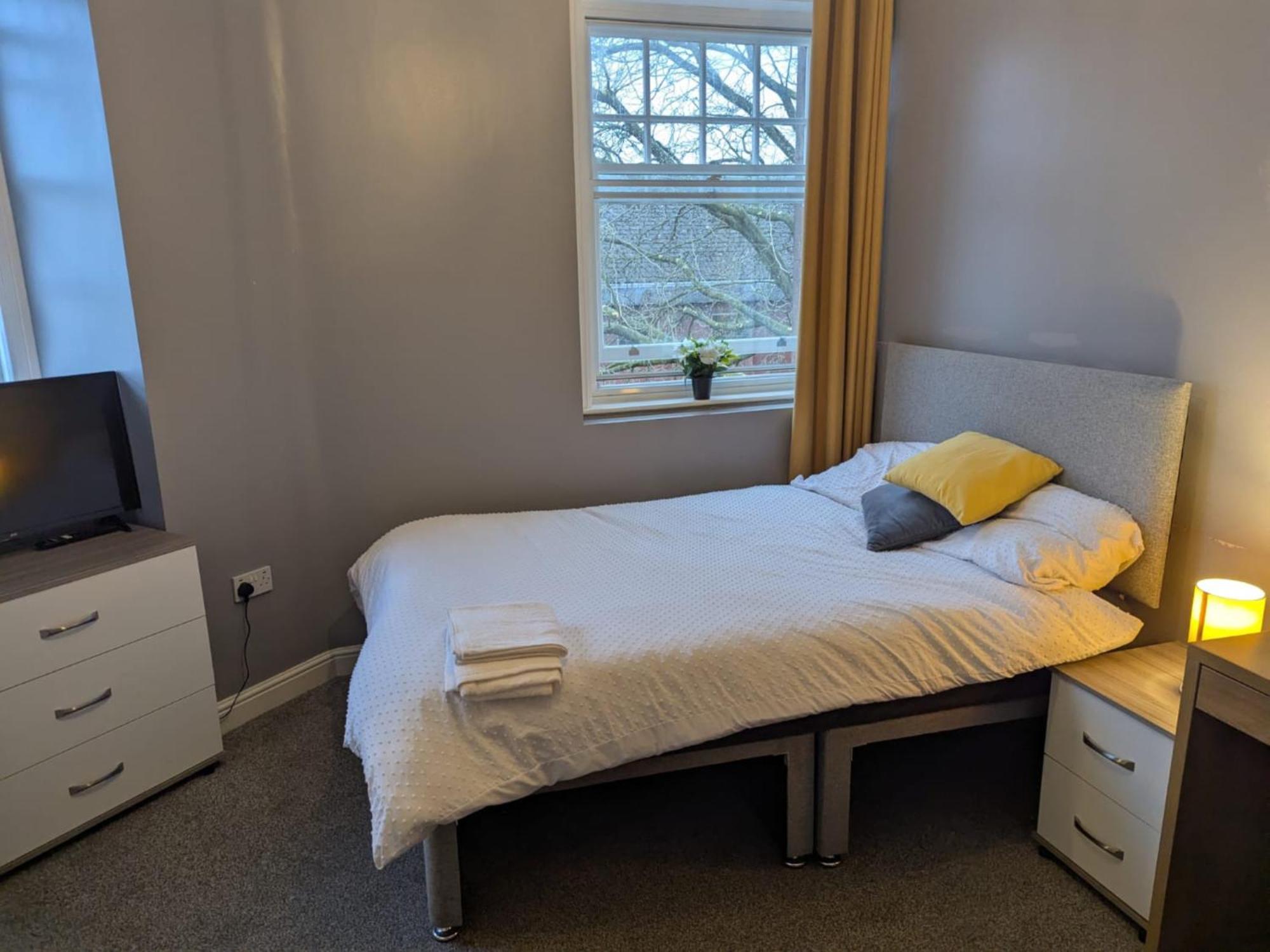 Darwin Stays - Service Accommodation In Newcastle Under Lyme City Centre Extérieur photo