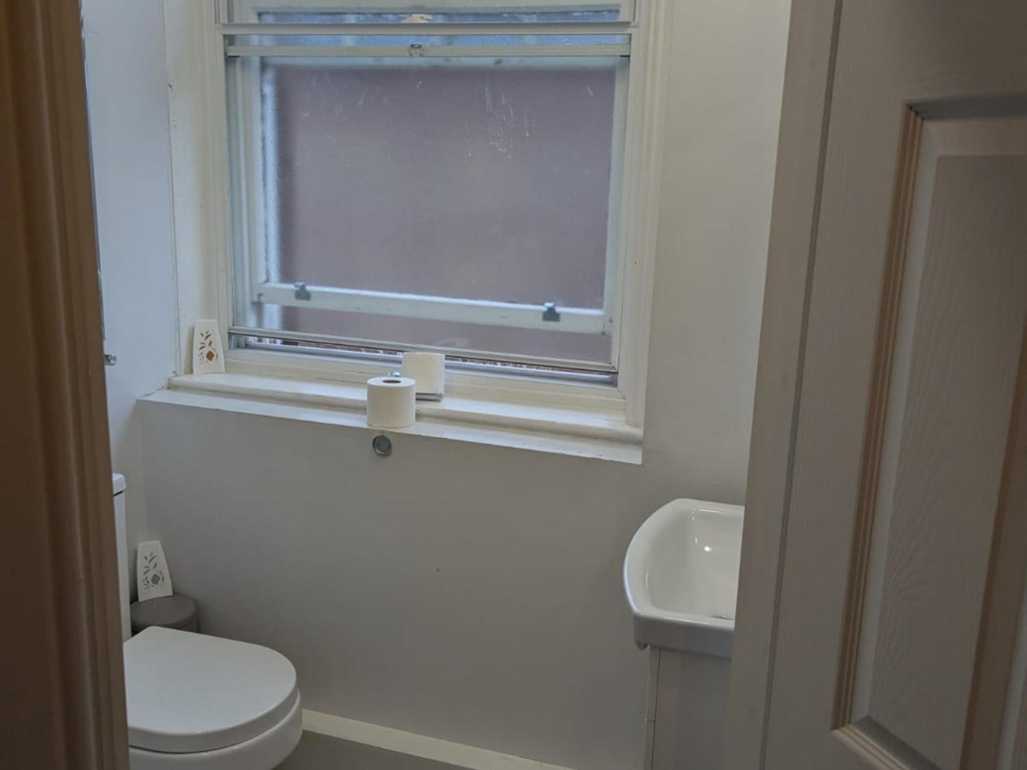 Darwin Stays - Service Accommodation In Newcastle Under Lyme City Centre Extérieur photo
