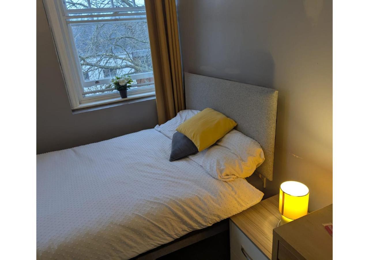 Darwin Stays - Service Accommodation In Newcastle Under Lyme City Centre Extérieur photo