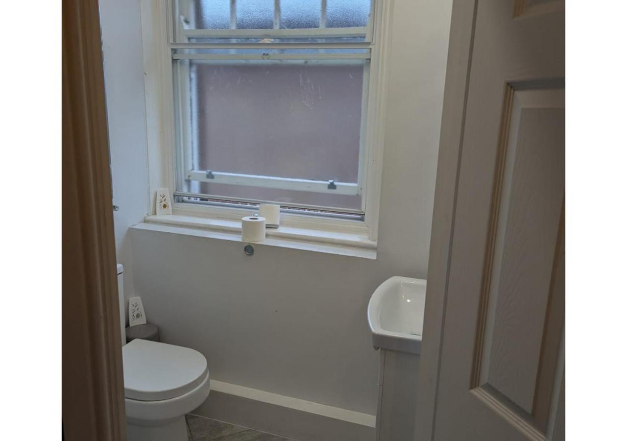 Darwin Stays - Service Accommodation In Newcastle Under Lyme City Centre Extérieur photo