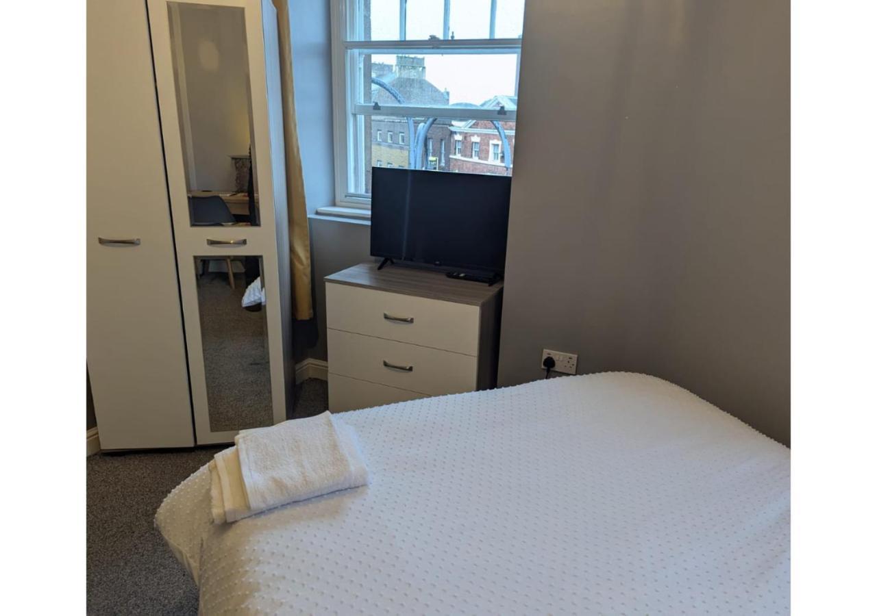 Darwin Stays - Service Accommodation In Newcastle Under Lyme City Centre Extérieur photo