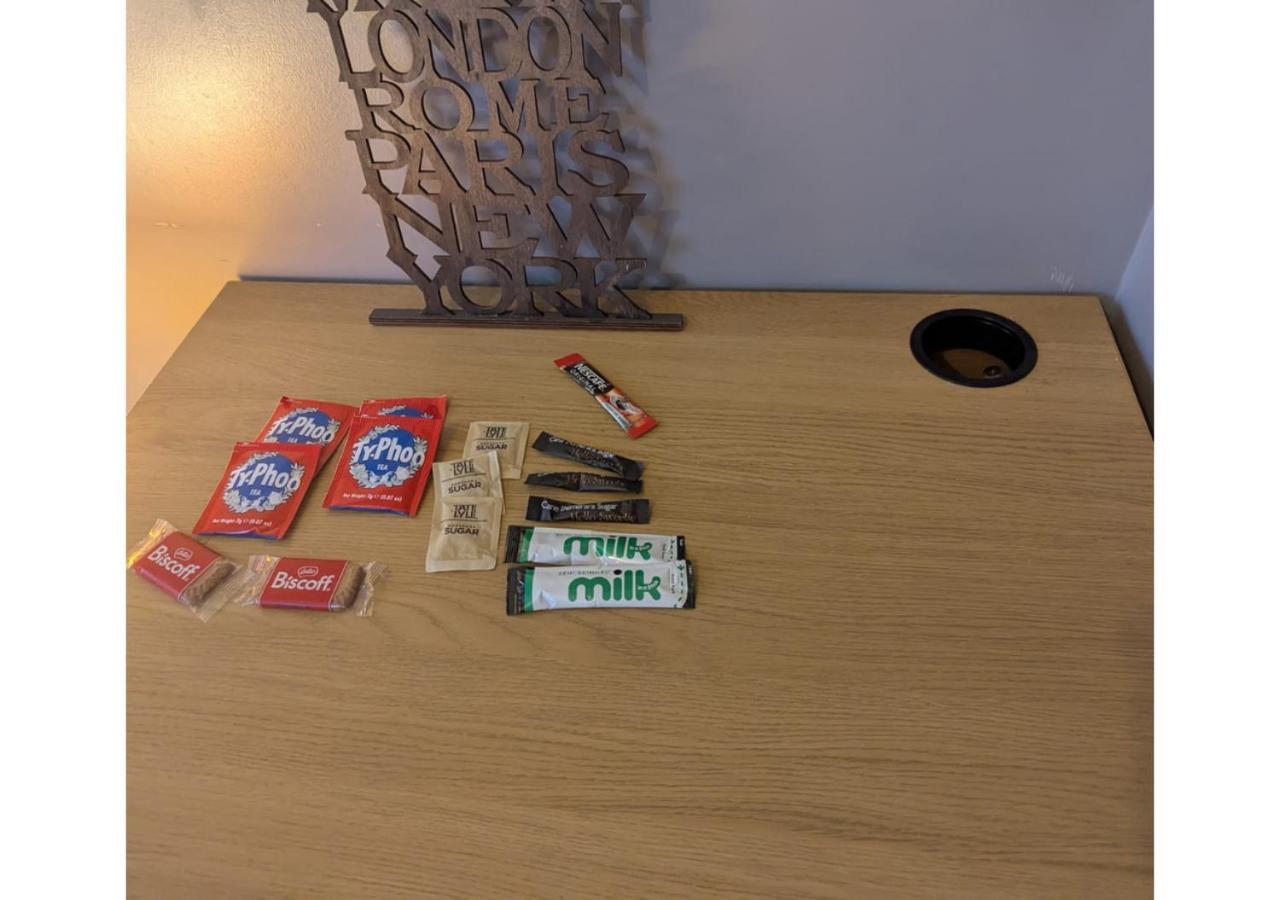 Darwin Stays - Service Accommodation In Newcastle Under Lyme City Centre Extérieur photo