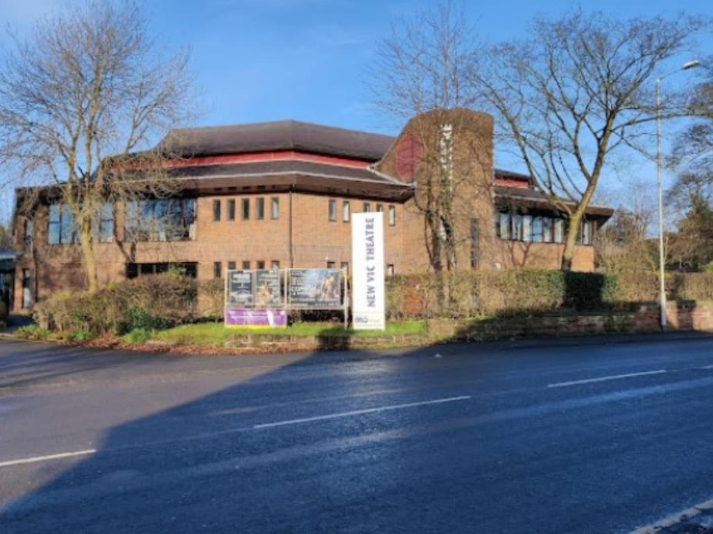 Darwin Stays - Service Accommodation In Newcastle Under Lyme City Centre Extérieur photo