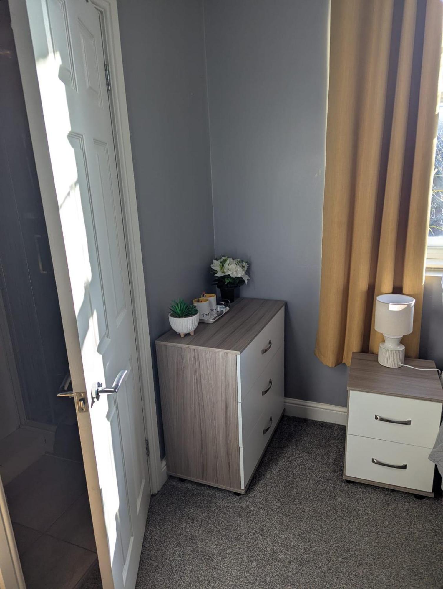 Darwin Stays - Service Accommodation In Newcastle Under Lyme City Centre Extérieur photo