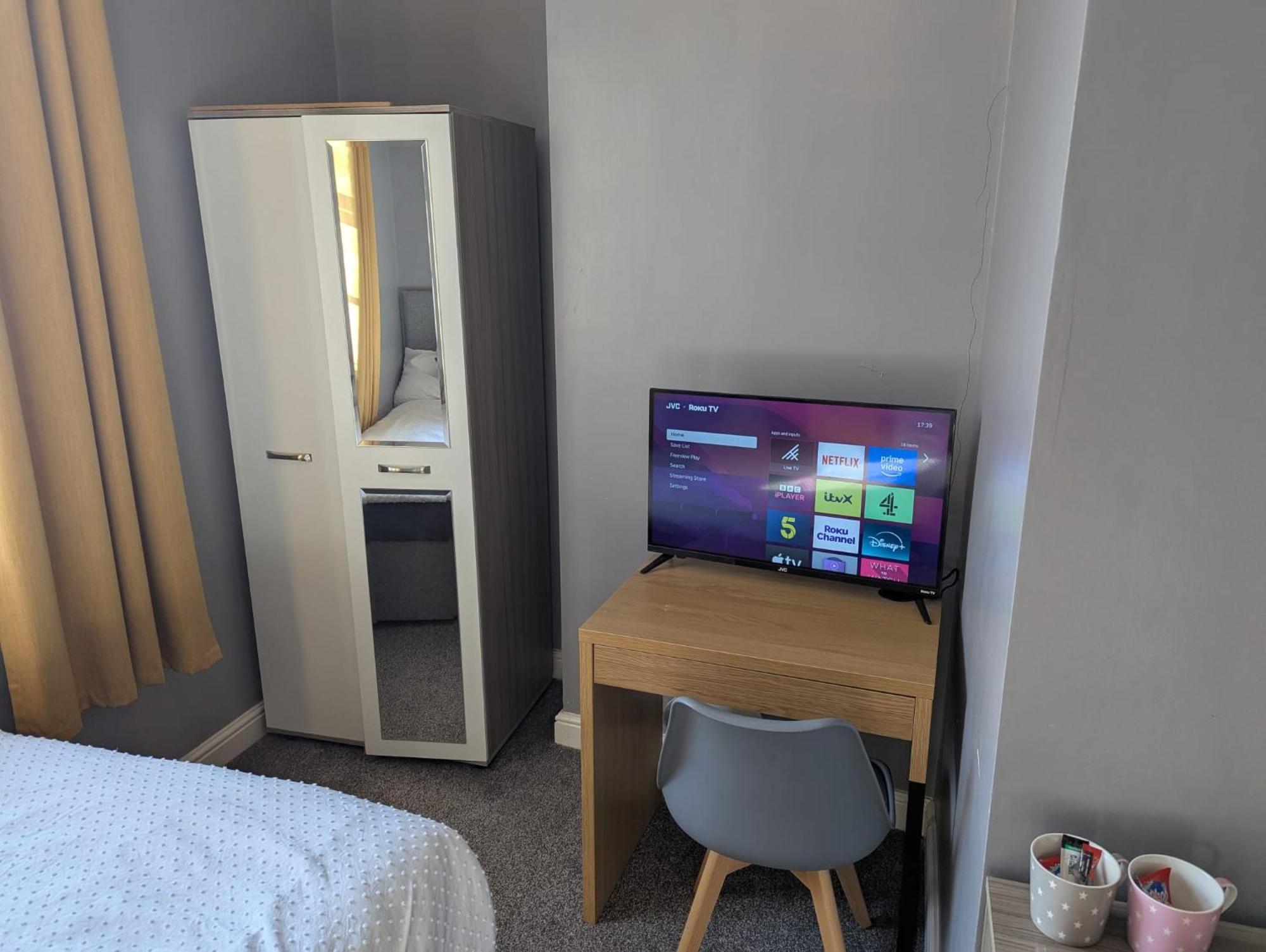Darwin Stays - Service Accommodation In Newcastle Under Lyme City Centre Extérieur photo